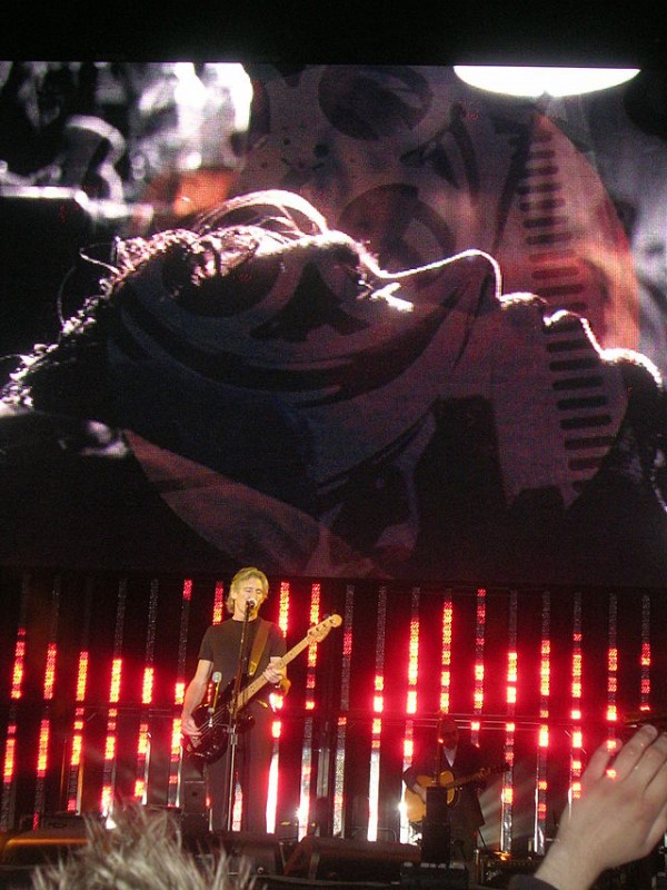 640px-Roger_Waters_concert_06