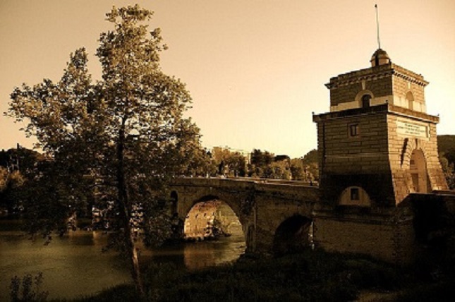 Ponte Milvio, non solo lucchetti