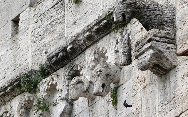 E' una delle capitali del romanico
