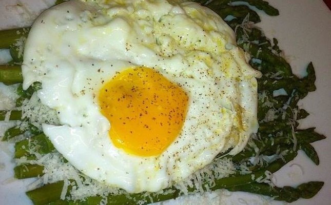 asparagi e uovo