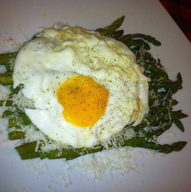 asparagi e uovo