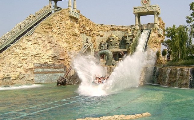 Gardaland, il più grande parco divertimenti in Italia.