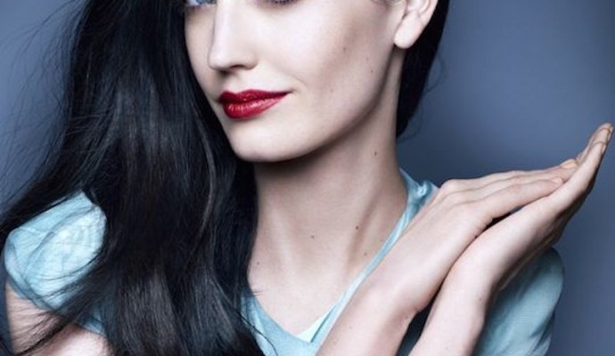 Eva Green: da Sin City a dea in rosso per il Calendario Campari