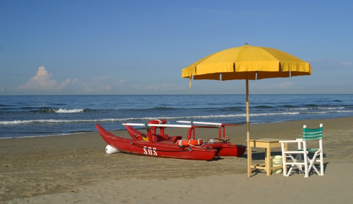 forte dei marmi, ombrellone bagnino