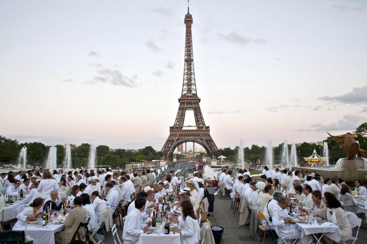 Diner en blanc Tour Eiffel Paris