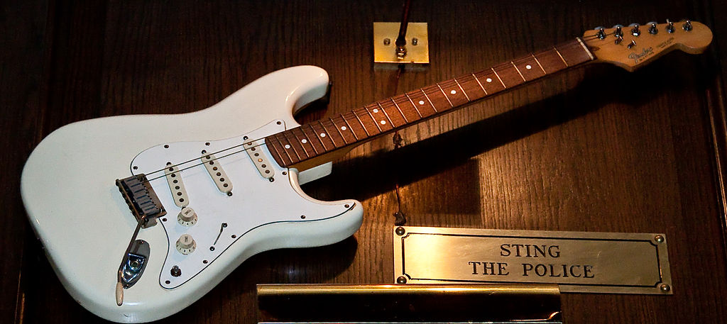 Sting's_Fender_Stratocaster,_Hard_Rock_Cafe_Cairo
