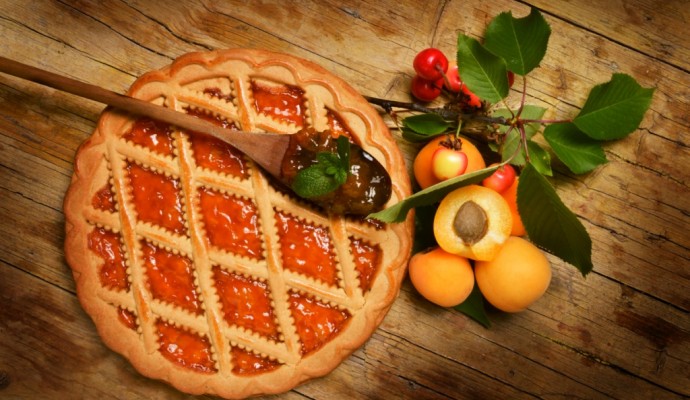 Una tipica crostata di albicocche