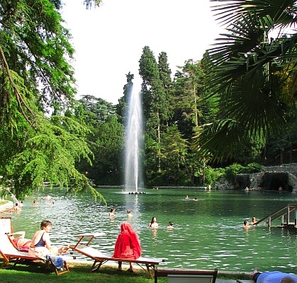 Un'immagine del parco in cui sono immerse le Terme di Colà