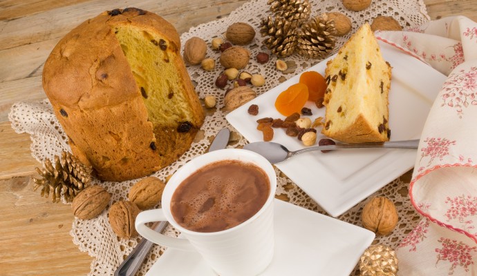 Panettone with hot chocolate