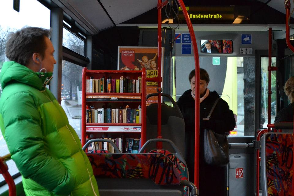 leggere in autobus