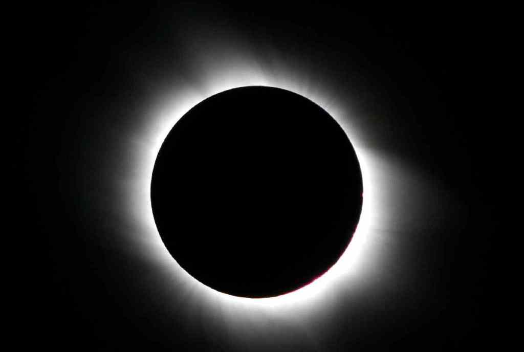Eclissi-totale-COPERTINA