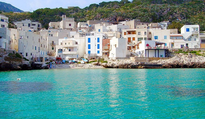 isole_egadi_barca_vela-700x400