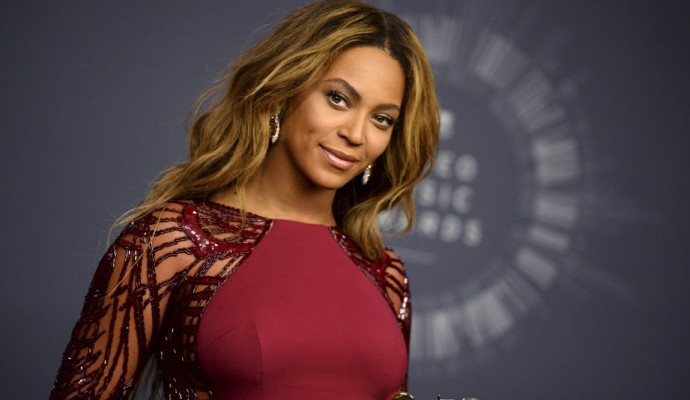 Beyonce poses with her Video Vanguard Award in the press room at the MTV Video Music Awards at The Forum on Sunday, Aug. 24, 2014, in Inglewood, Calif. (Photo by Jordan Strauss/Invision/AP)