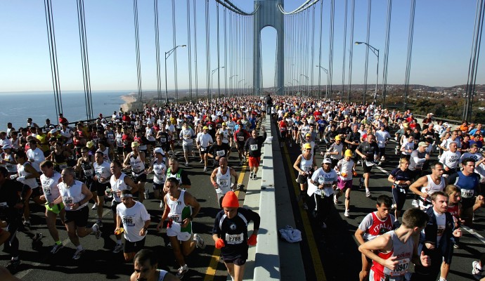 NEW YORK - NOVEMBER 7:  Runners stream over the Verrazano Narrows Bridge at the start of the New York City Marathon November 7, 2004 in the Brooklyn borough of New York City. Nearly 35,000 runners participated in this year's marathon.  (Photo by Spencer Platt/Getty Images)