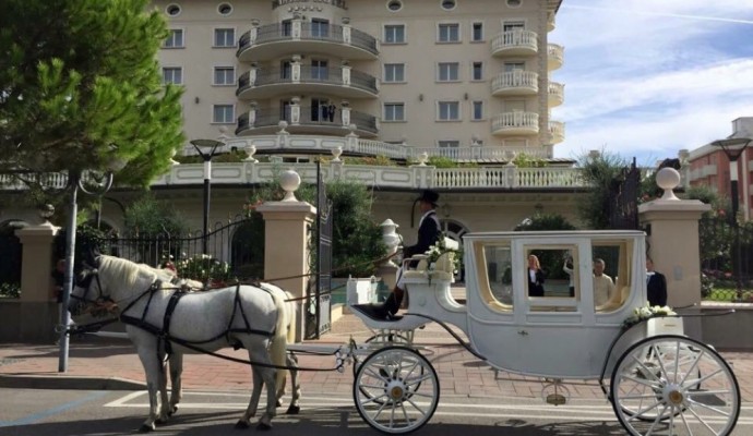 PALACE HOTEL FOTO CARROZZA CAVALLI BIANCHI
