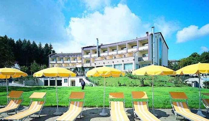 Hotel_Miramonti_Bagno_di_Romagna_spiaggia_lago