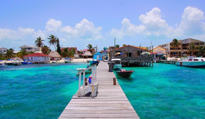Ambergris_Caye_San_Pedro_Beach_Belize_wiki