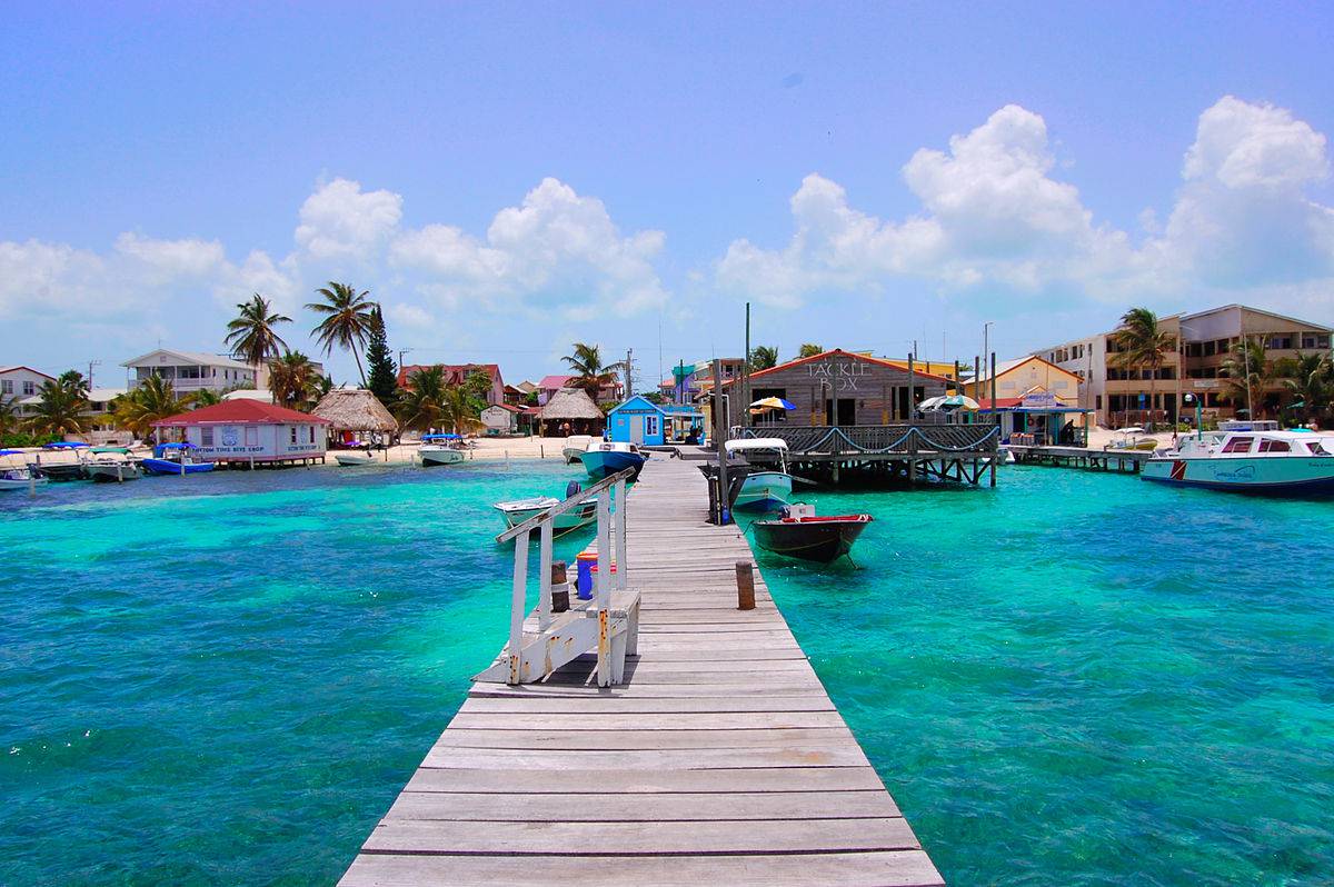 Ambergris_Caye_San_Pedro_Beach_Belize_wiki