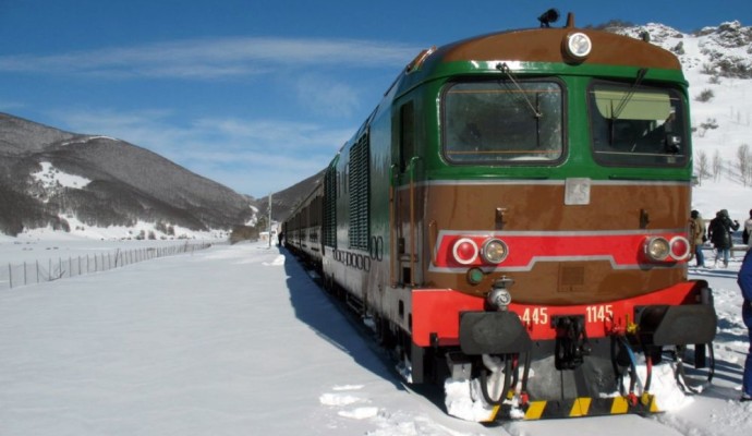 2.Treno-storico-Sulmona-Roccaraso-Italia-1000x600