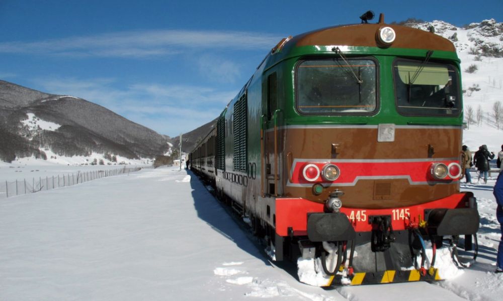 2.Treno-storico-Sulmona-Roccaraso-Italia-1000x600