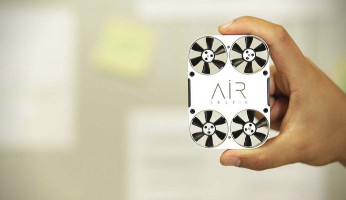 AirSelfie-Handheld-Drone-2