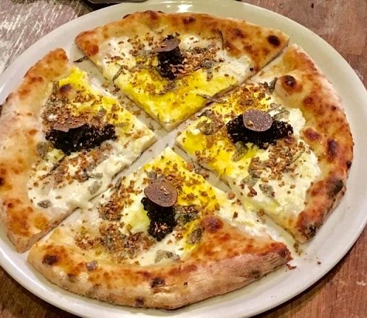 La-pizza-più-preziosa-E’condita-con-oro-e-costa-2000-dollari-520x450