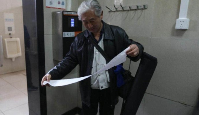 facial_scanner_toilet_paper_01