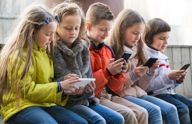 kinder-smartphones-smartphone-family-link-620x401