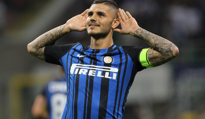 MILAN, ITALY - AUGUST 20:  Mauro Icardi of FC Internazionale celebrates after scoring the second goal during the Serie A match between FC Internazionale and ACF Fiorentina at Stadio Giuseppe Meazza on August 20, 2017 in Milan, Italy.  (Photo by Marco Luzzani - Inter/Inter via Getty Images)